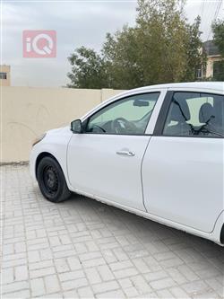 نيسان فيرسا